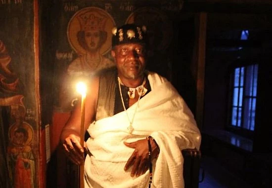 Ταξίδεψε χιλιάδες χλμ για να βαπτιστεί Χριστιανός στο Άγιο Όρος: Ποιος είναι ο Αφρικανός βασιλιάς, επικεφαλής των Ηνωμένων Βασιλείων της Αφρικής